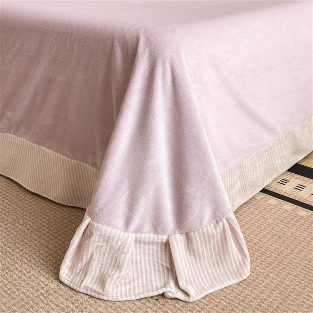 91家纺网 家纺一手货源 找家纺 博纳 2025新款210克全消光牛奶绒绣花撞色花边吊边床单四件套-遇见 豆沙