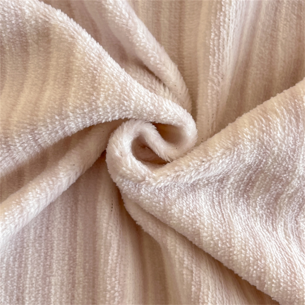 91家纺网 家纺一手货源 找家纺 博纳 2025新款210克全消光牛奶绒绣花撞色花边吊边床单四件套-遇见 奶咖