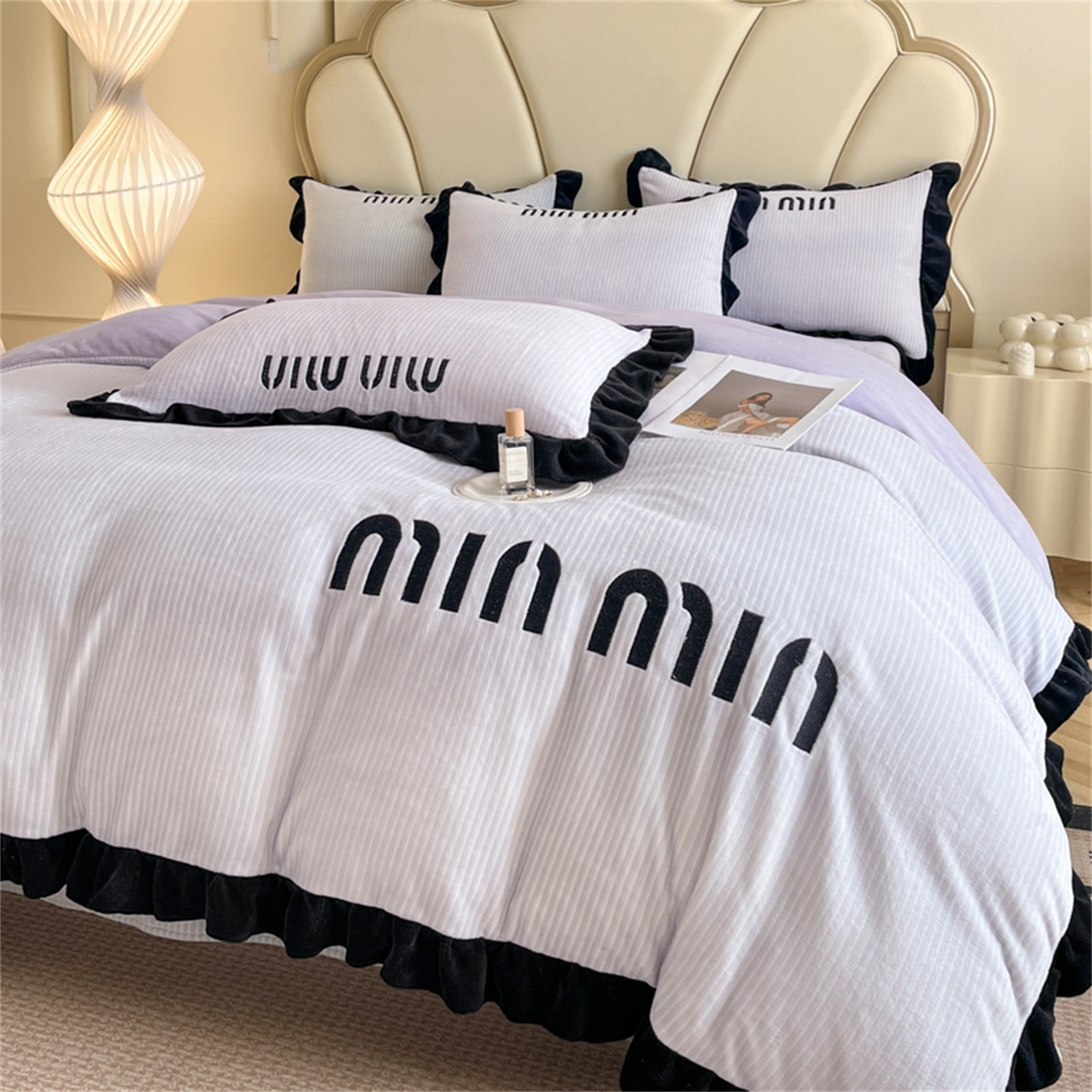 91家纺网 家纺一手货源 找家纺 博纳 2025新款210克全消光牛奶绒绣花撞色花边吊边床单四件套-遇见 浅紫