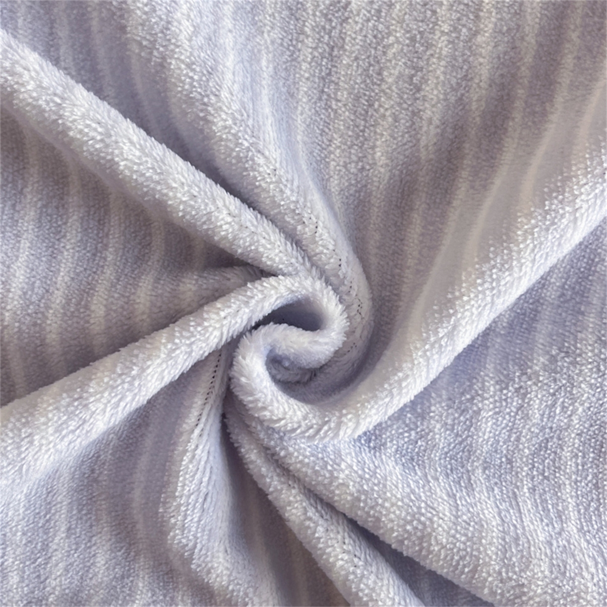 91家纺网 家纺一手货源 找家纺 博纳 2025新款210克全消光牛奶绒绣花撞色花边吊边床单四件套-遇见 浅紫