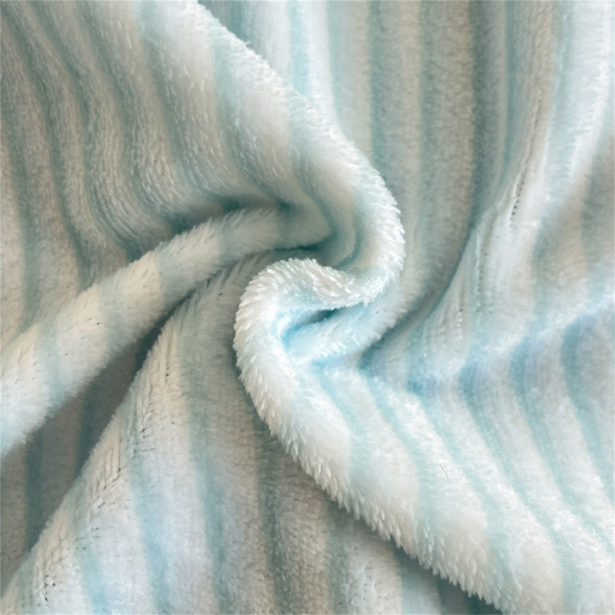 91家纺网 家纺一手货源 找家纺 博纳 2025新款210克全消光牛奶绒绣花撞色花边吊边床单四件套-遇见 天蓝