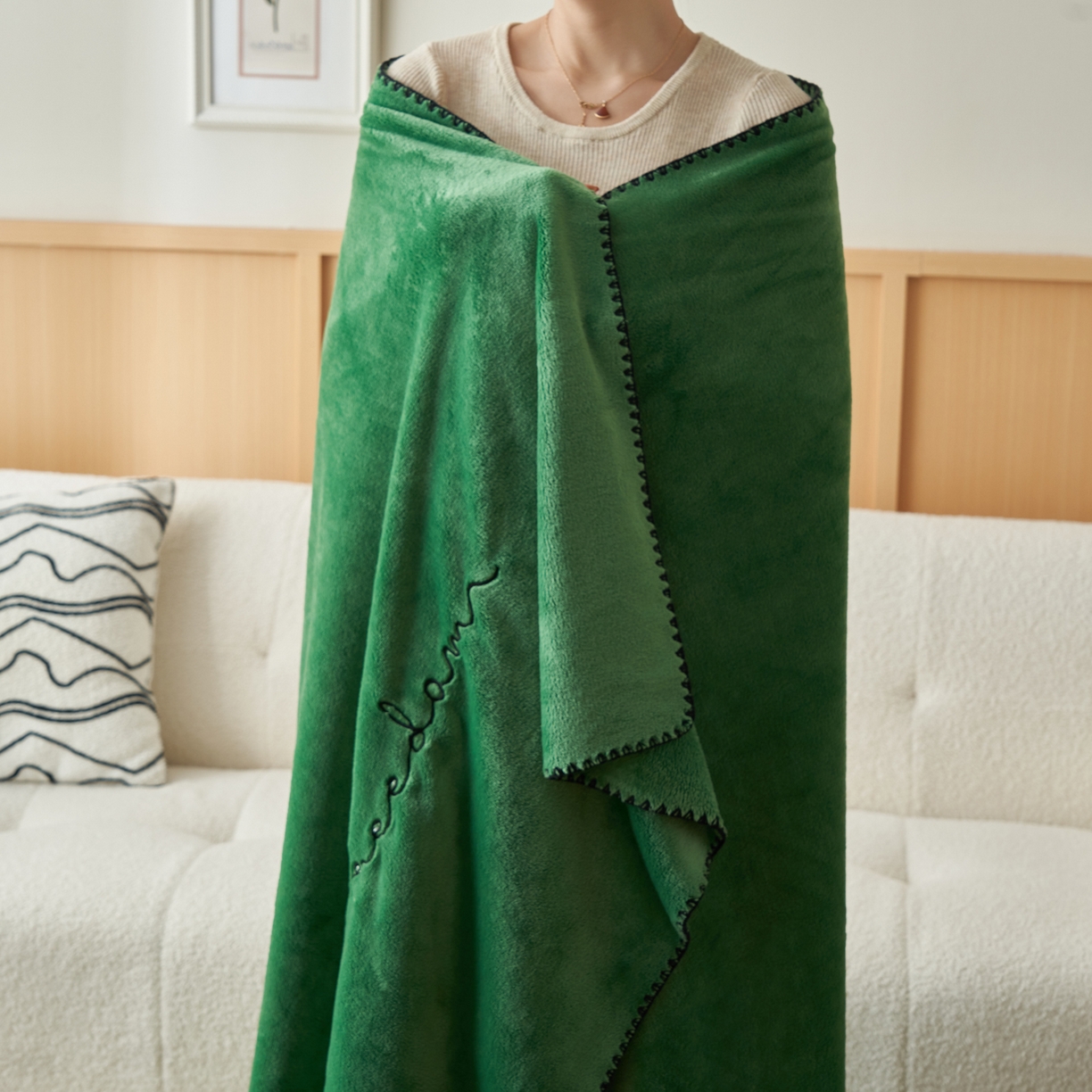 91家纺网 家纺一手货源 找家纺 艾佳 2025A类加厚双面牛奶绒多功能四季毯-绣花毛毯 绣花-复古绿