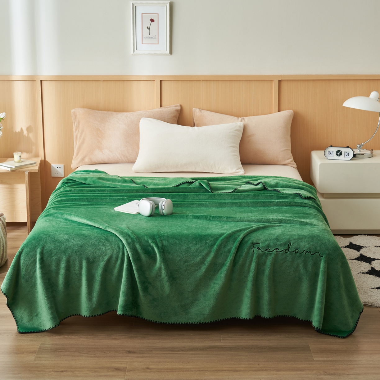 91家纺网 家纺一手货源 找家纺 艾佳 2025A类加厚双面牛奶绒多功能四季毯-绣花毛毯 绣花-复古绿