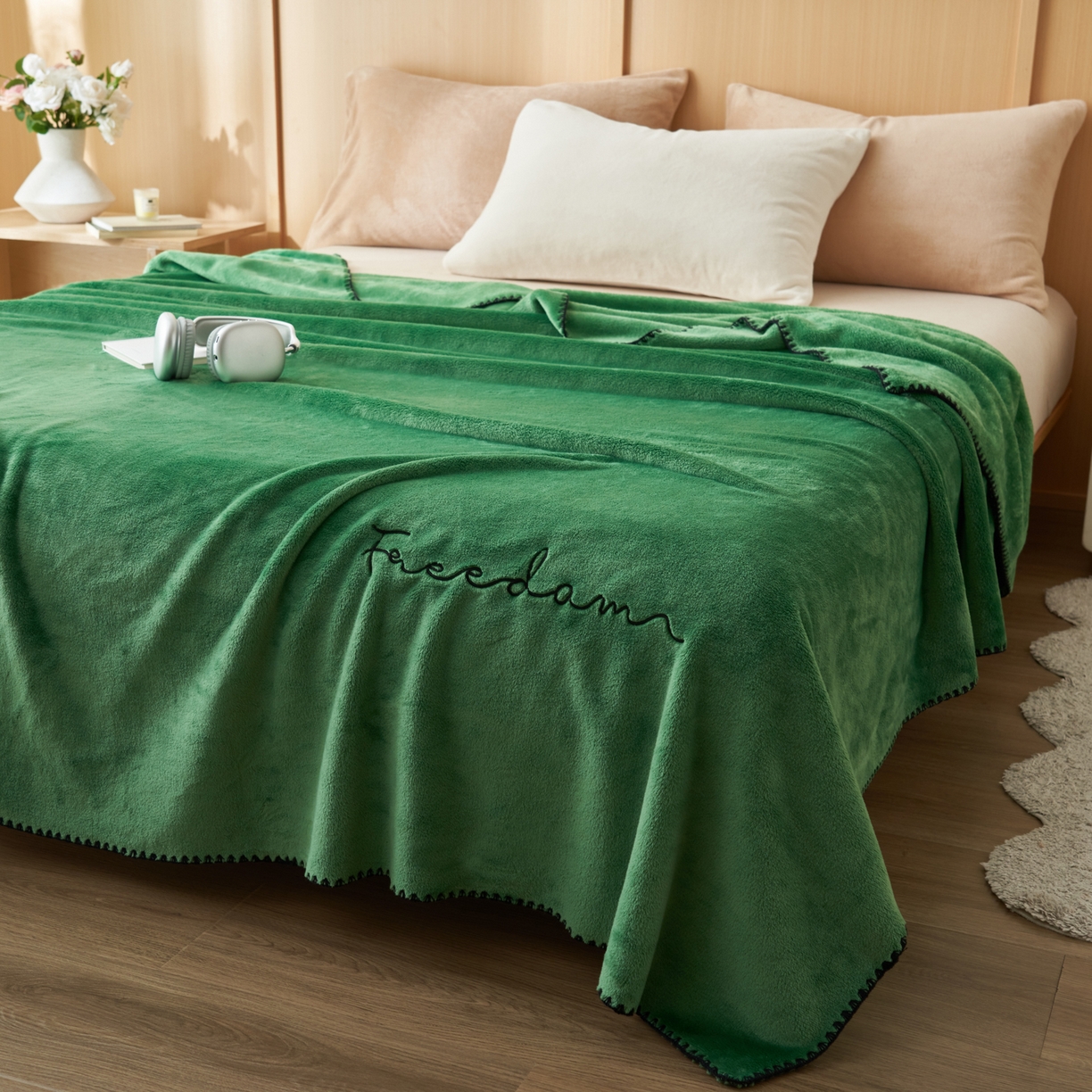 91家纺网 家纺一手货源 找家纺 艾佳 2025A类加厚双面牛奶绒多功能四季毯-绣花毛毯 绣花-复古绿