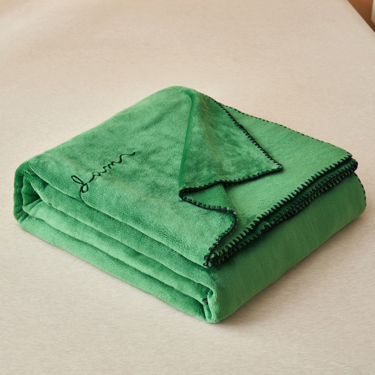 91家纺网 家纺一手货源 找家纺 艾佳 2025A类加厚双面牛奶绒多功能四季毯-绣花毛毯 绣花-复古绿
