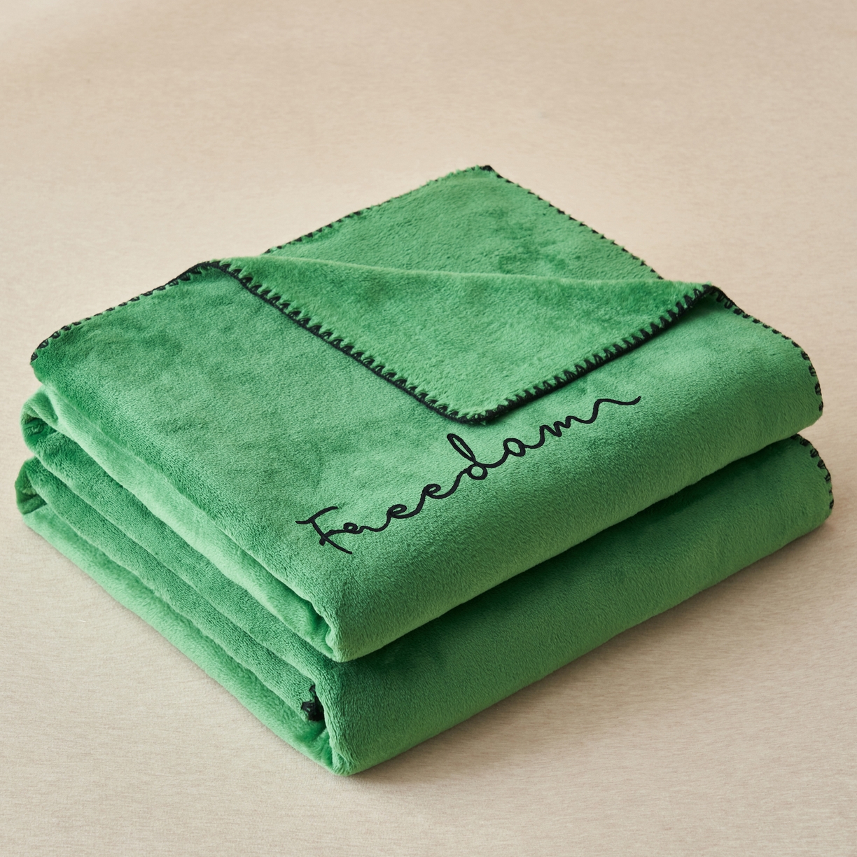 91家纺网 家纺一手货源 找家纺 艾佳 2025A类加厚双面牛奶绒多功能四季毯-绣花毛毯 绣花-复古绿