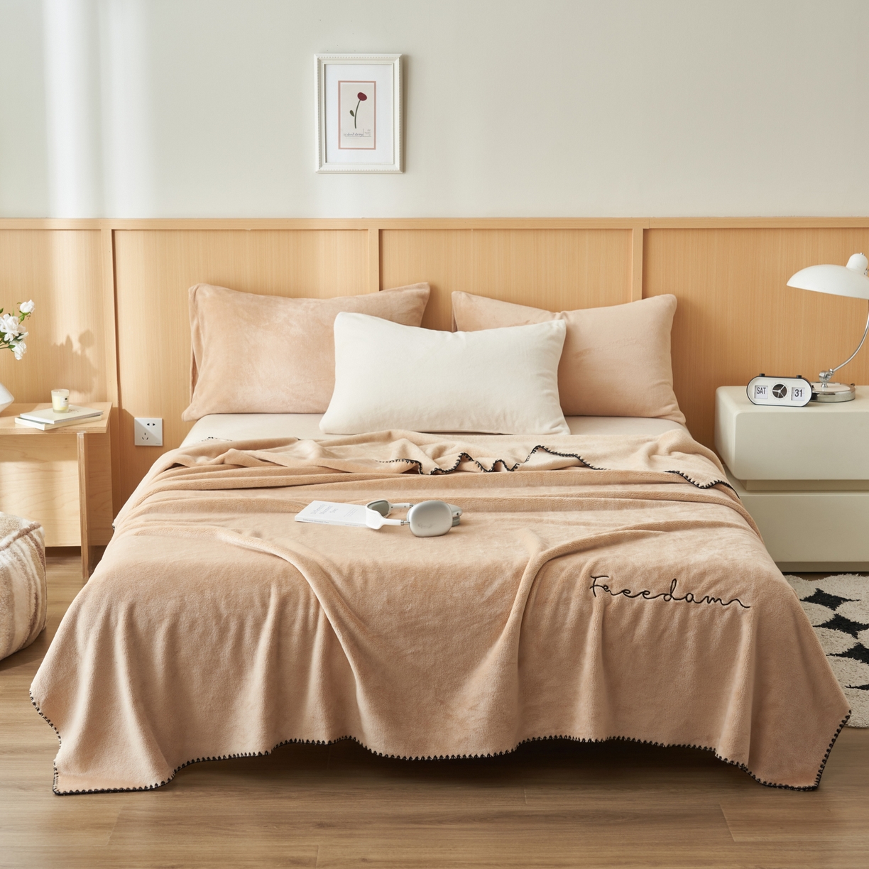 91家纺网 家纺一手货源 找家纺 艾佳 2025A类加厚双面牛奶绒多功能四季毯-绣花毛毯 绣花-经典咖