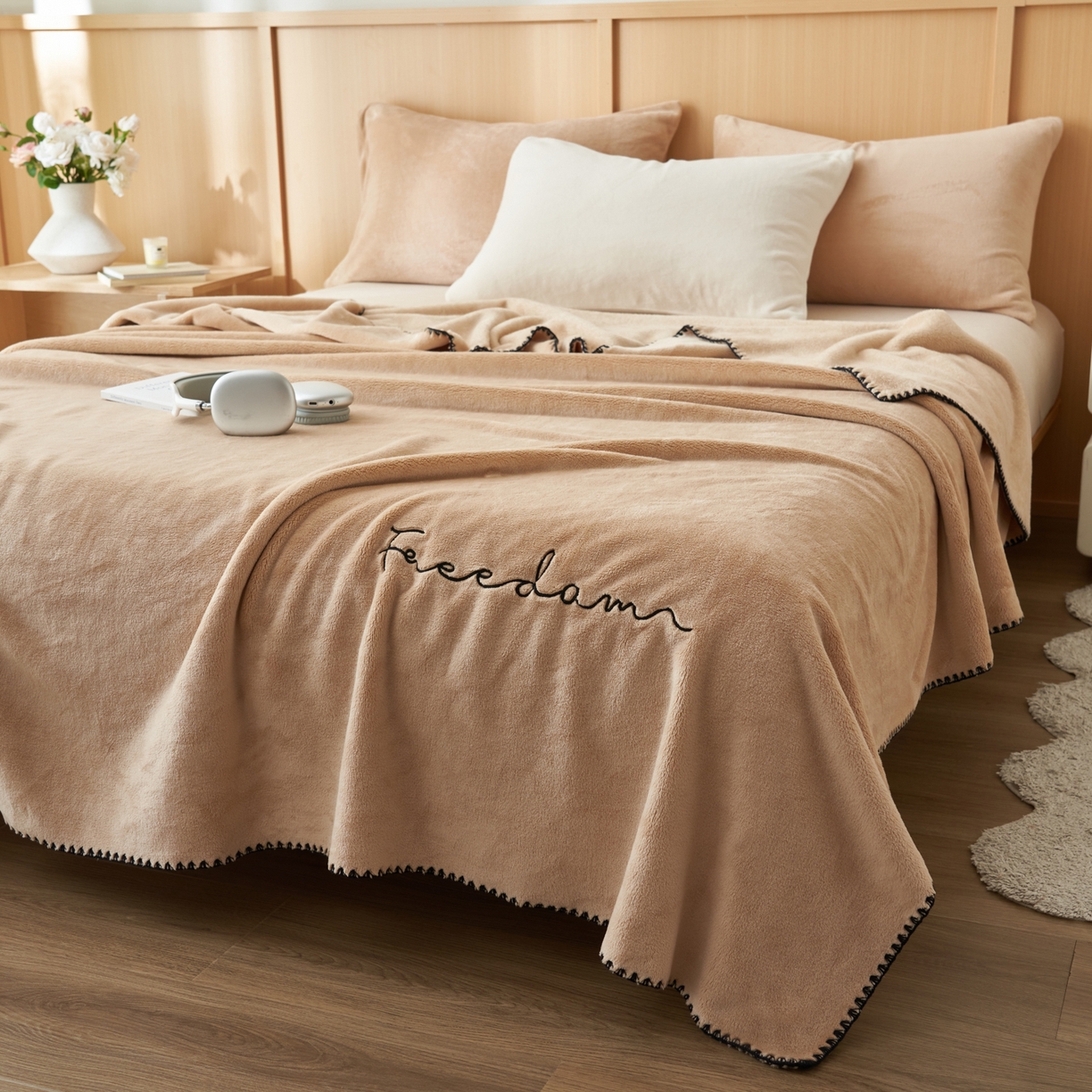 91家纺网 家纺一手货源 找家纺 艾佳 2025A类加厚双面牛奶绒多功能四季毯-绣花毛毯 绣花-经典咖