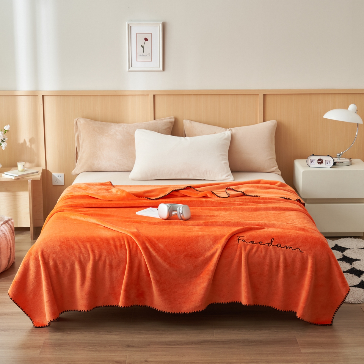 91家纺网 家纺一手货源 找家纺 艾佳 2025A类加厚双面牛奶绒多功能四季毯-绣花毛毯 绣花-爱玛暖橙