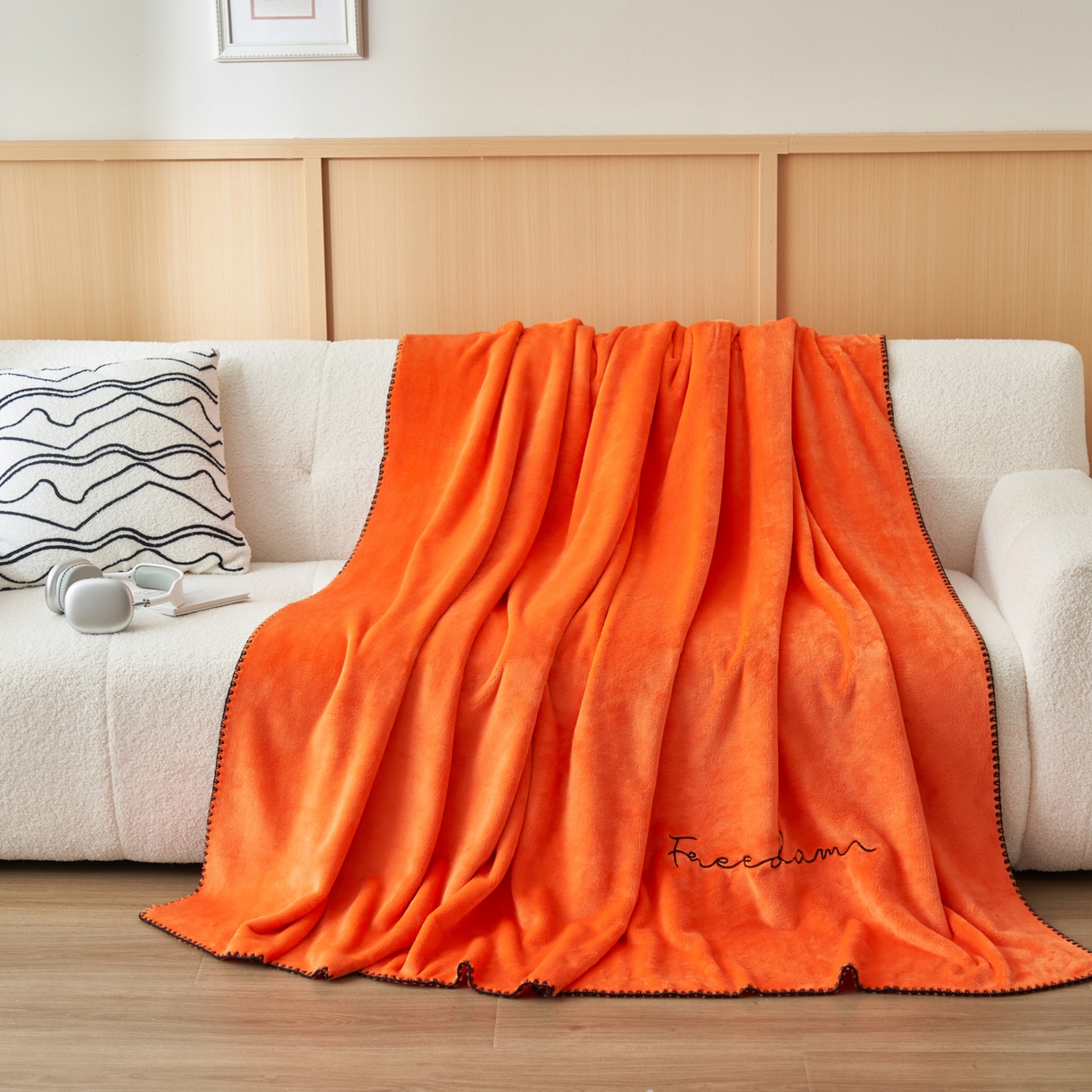 91家纺网 家纺一手货源 找家纺 艾佳 2025A类加厚双面牛奶绒多功能四季毯-绣花毛毯 绣花-爱玛暖橙