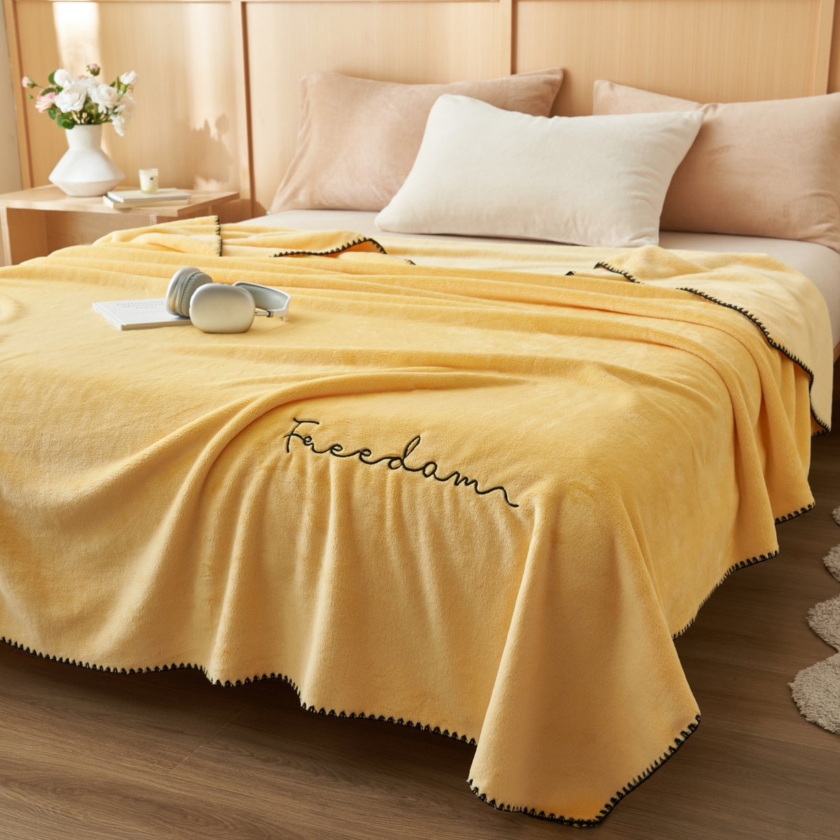 91家纺网 家纺一手货源 找家纺 艾佳 2025A类加厚双面牛奶绒多功能四季毯-绣花毛毯 绣花-鹅黄