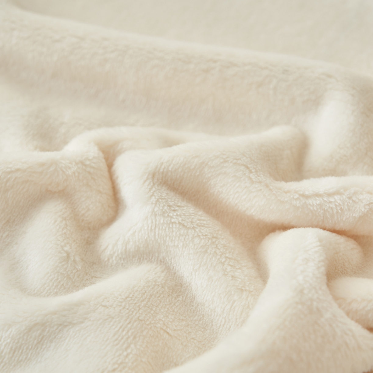 91家纺网 家纺一手货源 找家纺 艾佳 2025A类加厚双面牛奶绒多功能四季毯-绣花毛毯 绣花-奶香白