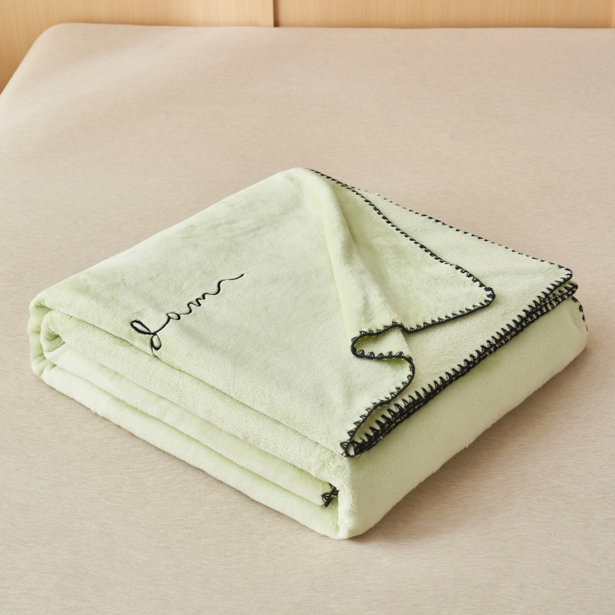 91家纺网 家纺一手货源 找家纺 艾佳 2025A类加厚双面牛奶绒多功能四季毯-绣花毛毯 绣花-青柠奶绿