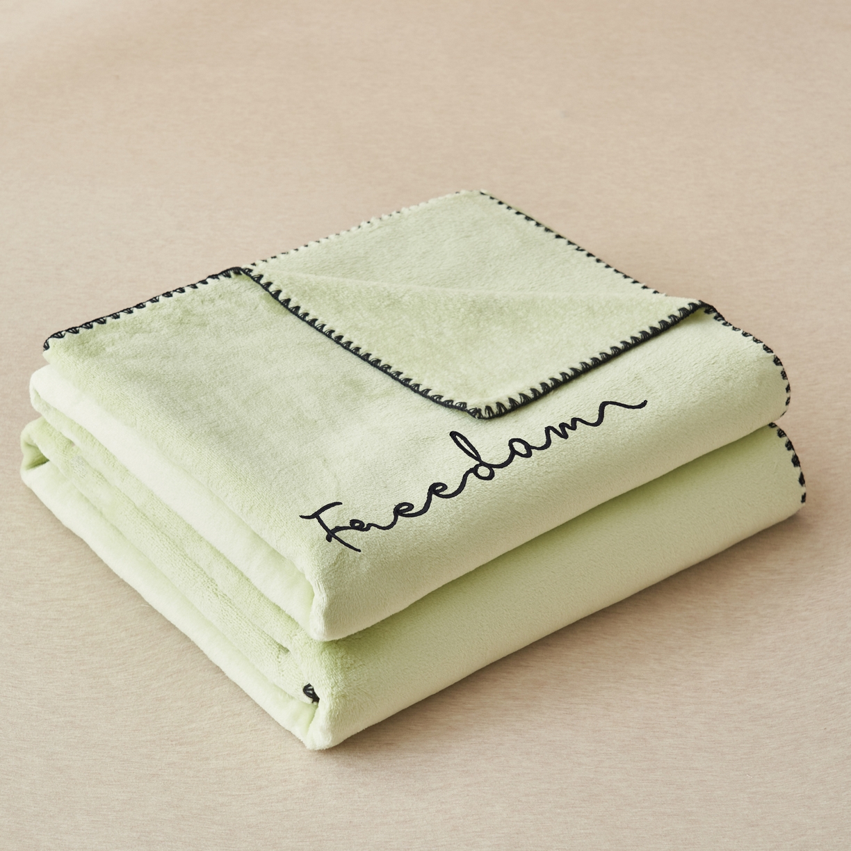 91家纺网 家纺一手货源 找家纺 艾佳 2025A类加厚双面牛奶绒多功能四季毯-绣花毛毯 绣花-青柠奶绿