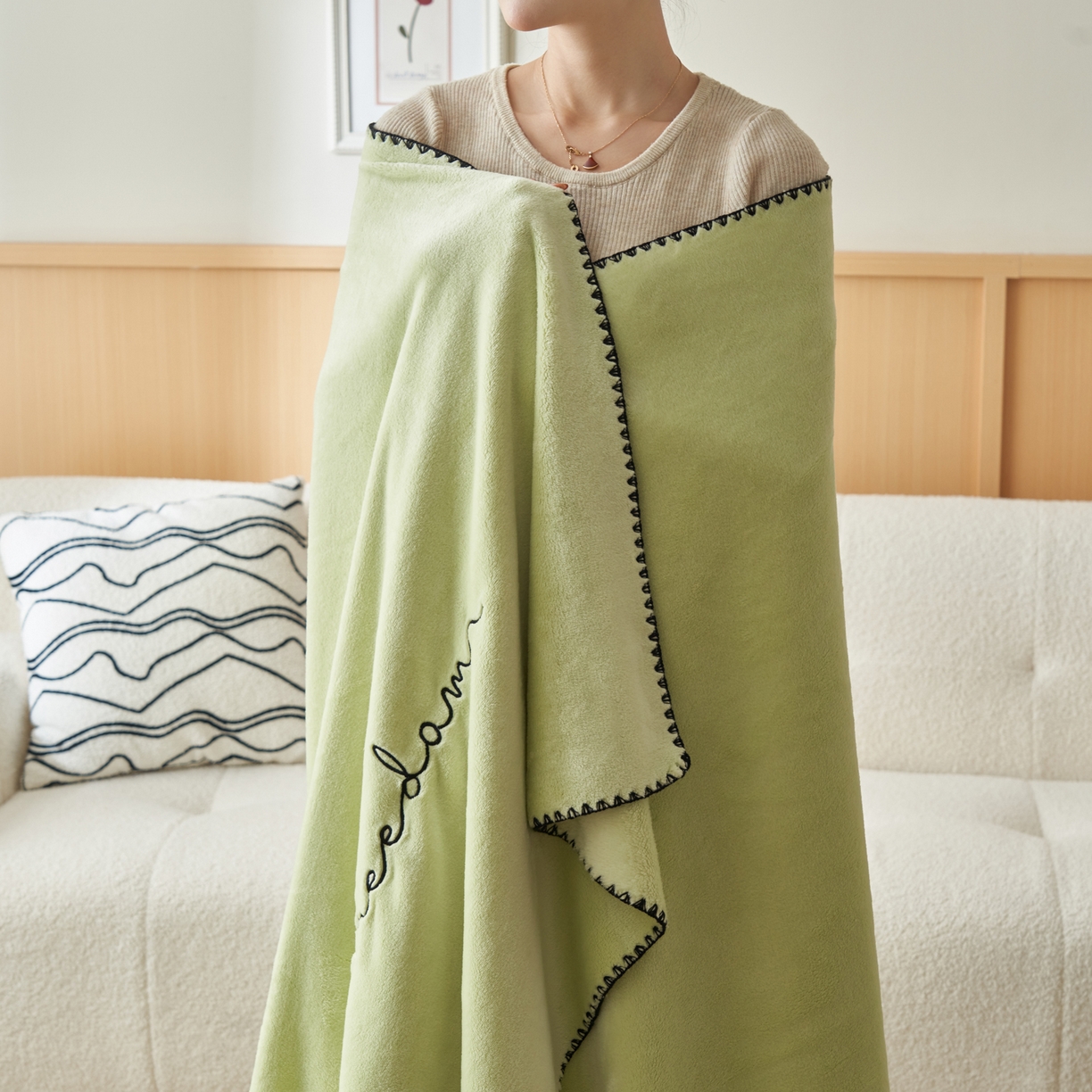 91家纺网 家纺一手货源 找家纺 艾佳 2025A类加厚双面牛奶绒多功能四季毯-绣花毛毯 绣花-青柠奶绿