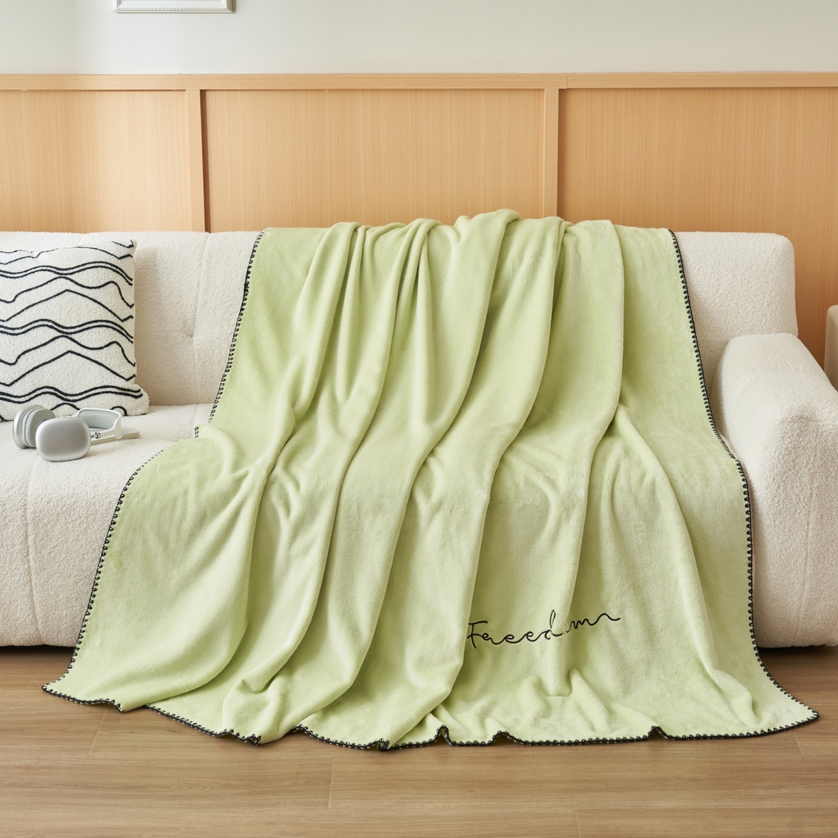 91家纺网 家纺一手货源 找家纺 艾佳 2025A类加厚双面牛奶绒多功能四季毯-绣花毛毯 绣花-青柠奶绿