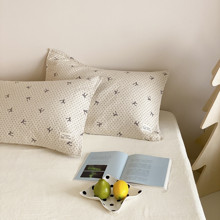 91家纺网 家纺一手货源 找家纺 麻依 2025新款安心棉枕巾四层全棉纱布枕头皮 点点蝴蝶结-米白