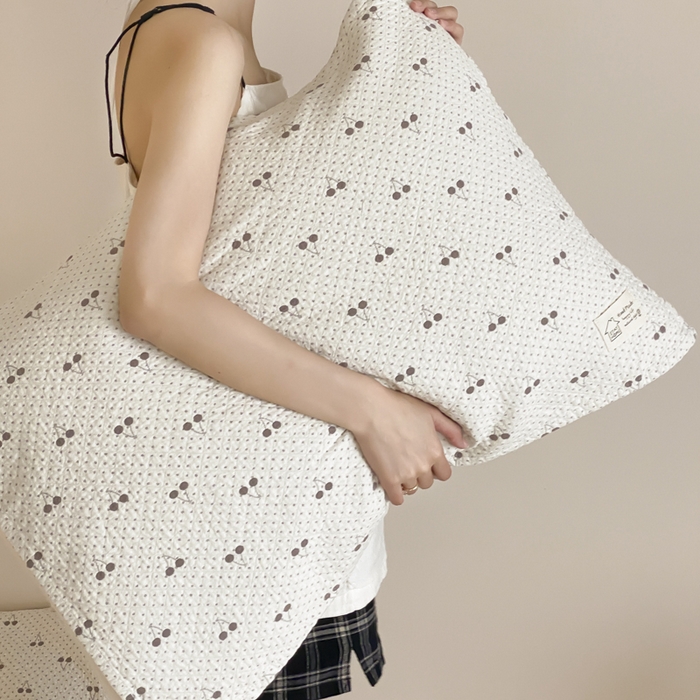 91家纺网 家纺一手货源 找家纺 麻依 2025新款安心棉枕巾四层全棉纱布枕头皮 韩系小樱桃