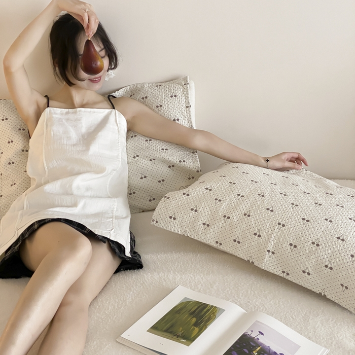 91家纺网 家纺一手货源 找家纺 麻依 2025新款安心棉枕巾四层全棉纱布枕头皮 韩系小樱桃