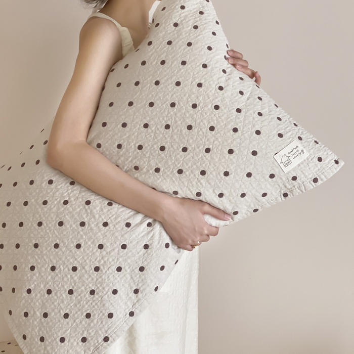 91家纺网 家纺一手货源 找家纺 麻依 2025新款安心棉枕巾四层全棉纱布枕头皮 小波点