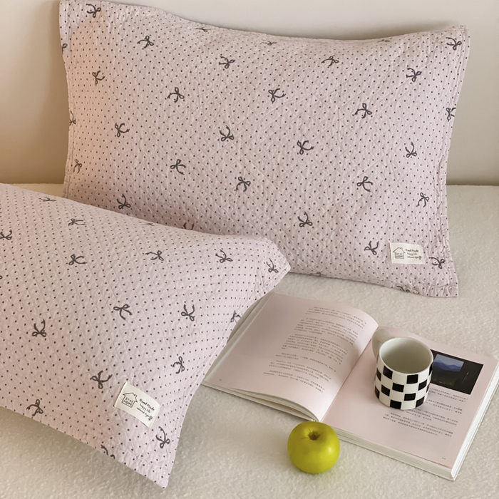 91家纺网 家纺一手货源 找家纺 麻依 2025新款安心棉枕巾四层全棉纱布枕头皮 点点蝴蝶结-粉