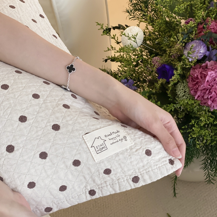 91家纺网 家纺一手货源 找家纺 麻依 2025新款安心棉枕巾四层全棉纱布枕头皮 小波点