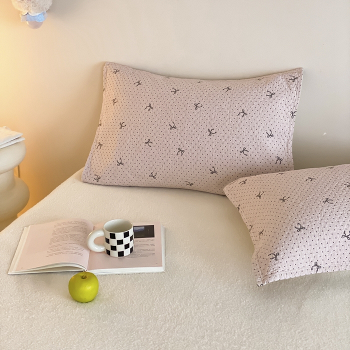 91家纺网 家纺一手货源 找家纺 麻依 2025新款安心棉枕巾四层全棉纱布枕头皮 点点蝴蝶结-粉