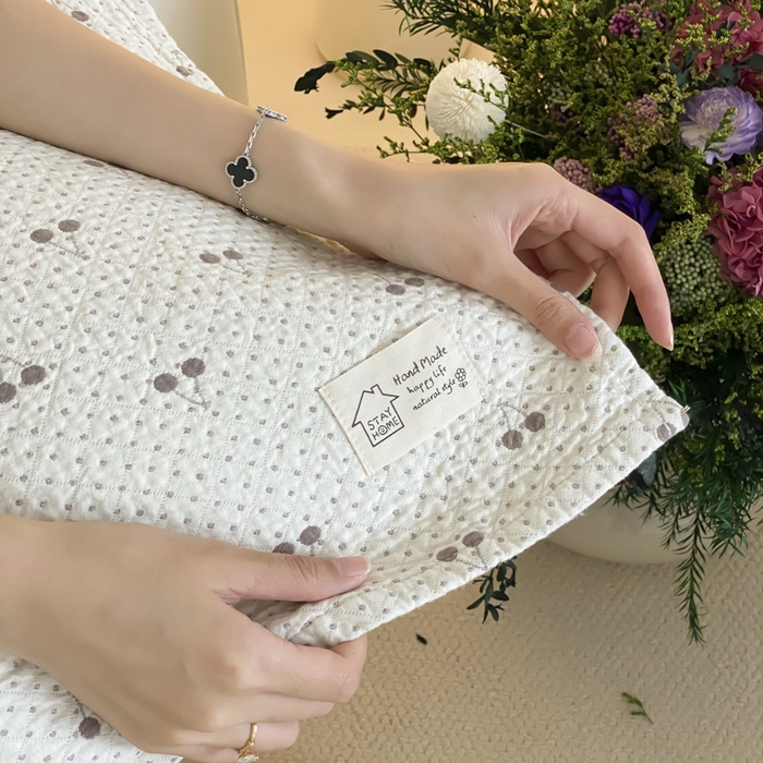 91家纺网 家纺一手货源 找家纺 麻依 2025新款安心棉枕巾四层全棉纱布枕头皮 韩系小樱桃