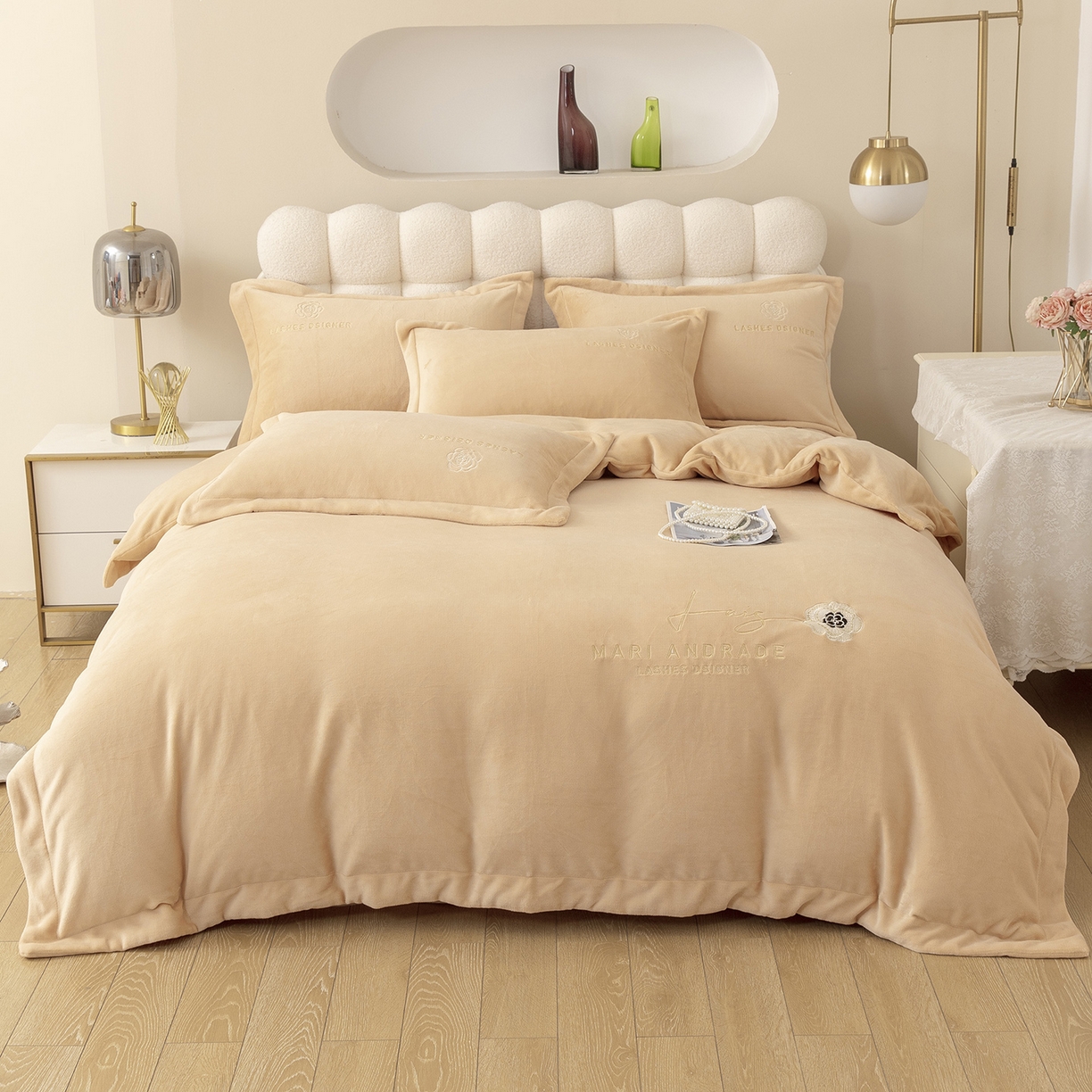 91家纺网 家纺一手货源 找家纺 （总）贝尔 格调系列纯色高克重 牛奶绒宽边刺绣四件套（赠送拎袋）