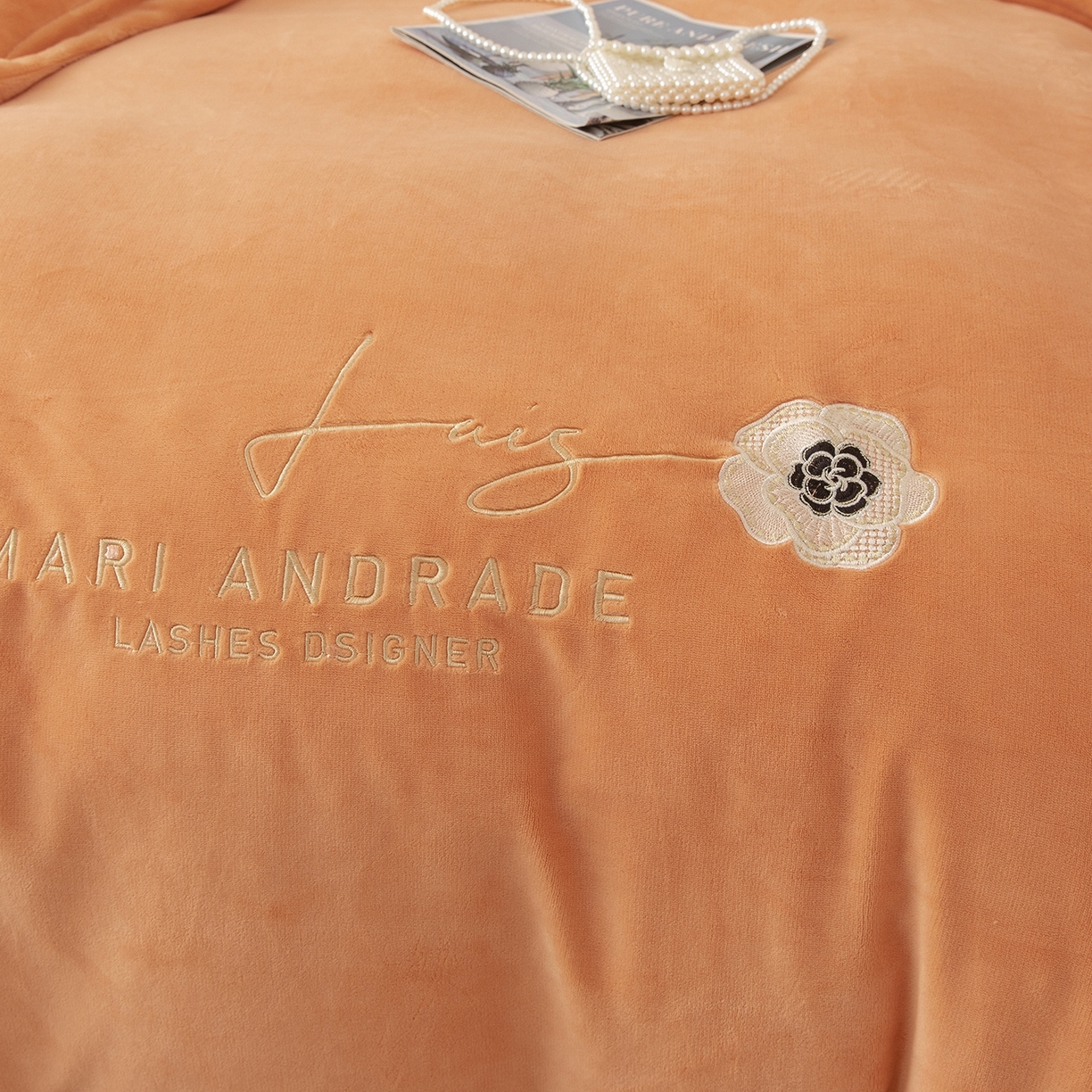 91家纺网 家纺一手货源 找家纺 （总）贝尔 格调系列纯色高克重 牛奶绒宽边刺绣四件套（赠送拎袋）