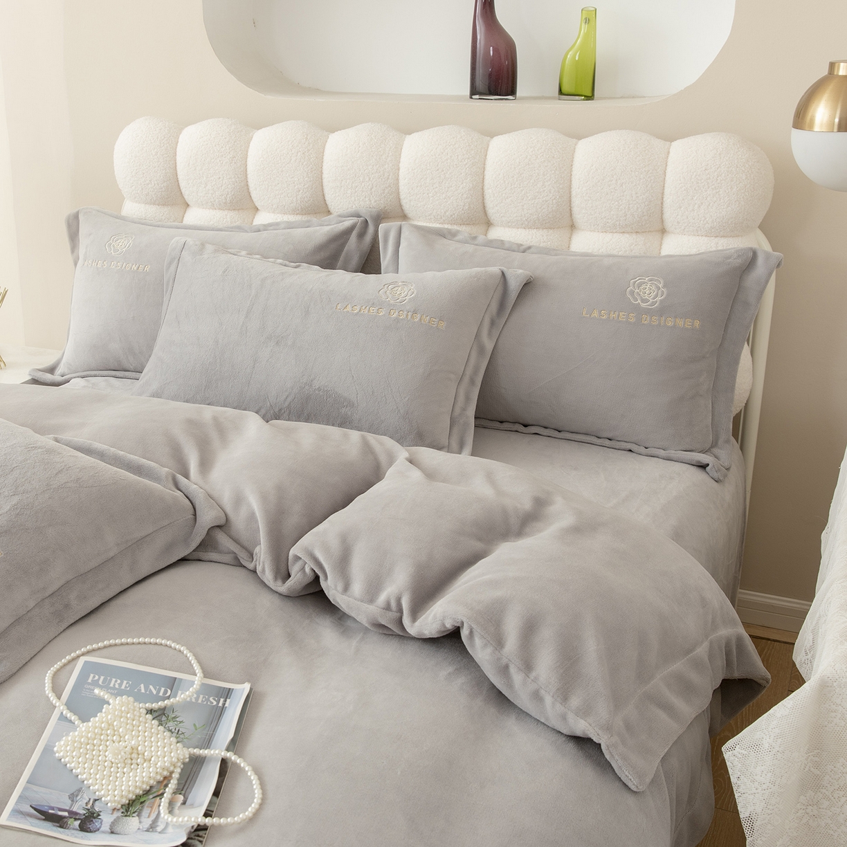 91家纺网 家纺一手货源 找家纺 贝尔 格调系列纯色高克重 牛奶绒宽边刺绣四件套（赠送拎袋） 银灰