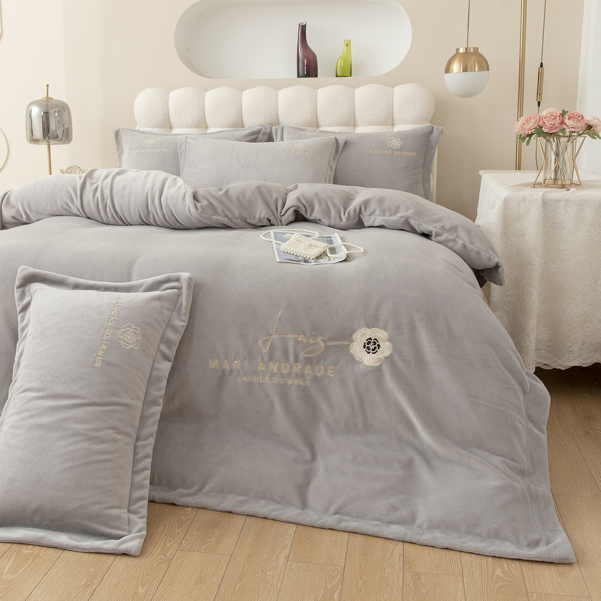 91家纺网 家纺一手货源 找家纺 贝尔 格调系列纯色高克重 牛奶绒宽边刺绣四件套（赠送拎袋） 银灰