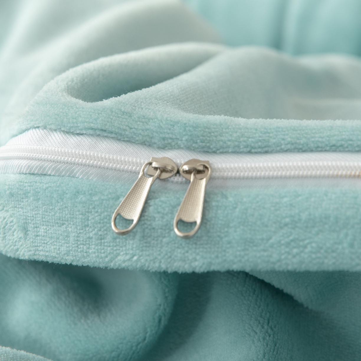 91家纺网 家纺一手货源 找家纺 贝尔 格调系列纯色高克重 牛奶绒宽边刺绣四件套（赠送拎袋） 浅绿