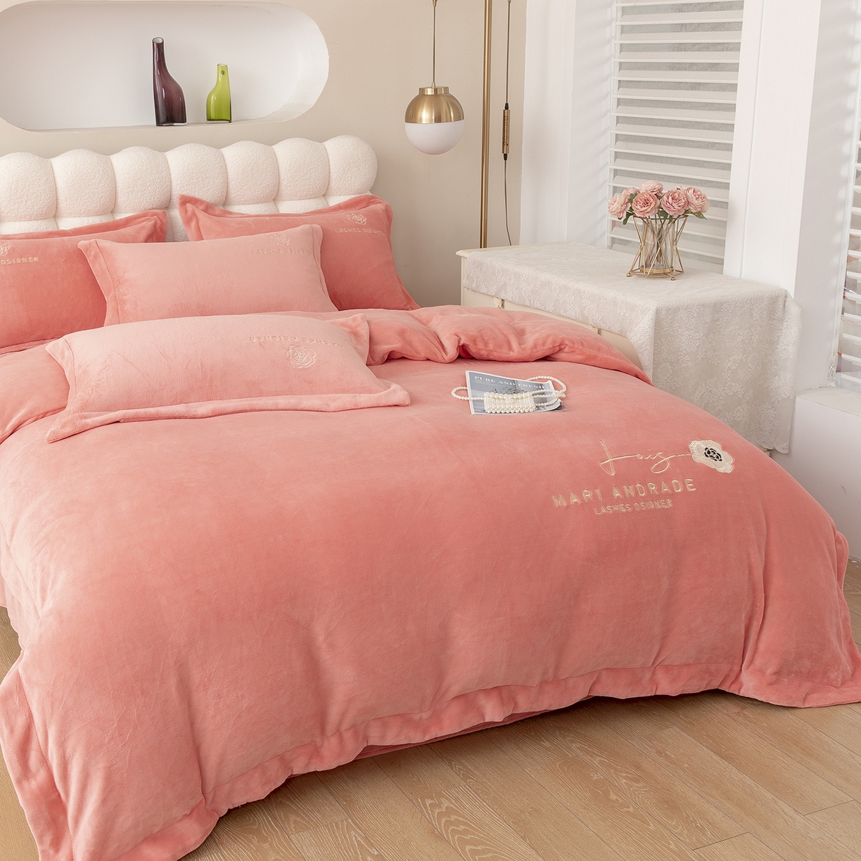 91家纺网 家纺一手货源 找家纺 贝尔 格调系列纯色高克重 牛奶绒宽边刺绣四件套（赠送拎袋） 胭脂粉