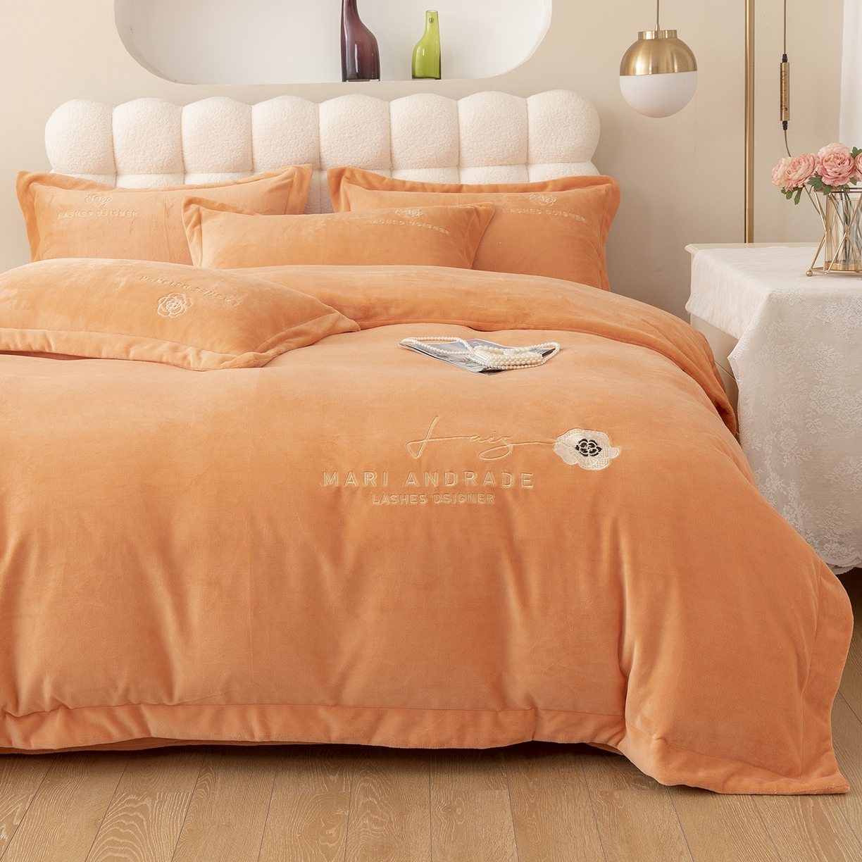 91家纺网 家纺一手货源 找家纺 贝尔 格调系列纯色高克重 牛奶绒宽边刺绣四件套（赠送拎袋） 橙色