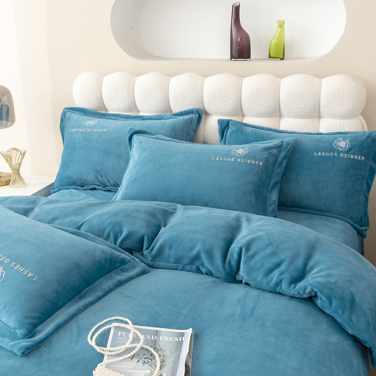 91家纺网 家纺一手货源 找家纺 贝尔 格调系列纯色高克重 牛奶绒宽边刺绣四件套（赠送拎袋） 兰色