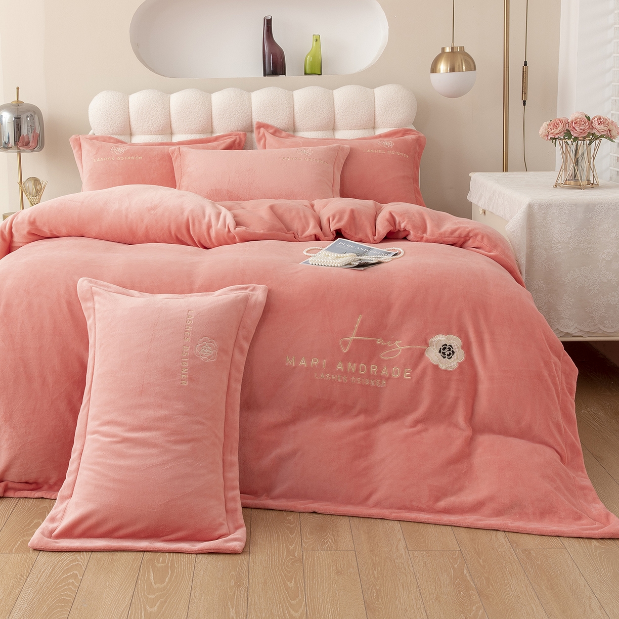 91家纺网 家纺一手货源 找家纺 贝尔 格调系列纯色高克重 牛奶绒宽边刺绣四件套（赠送拎袋） 胭脂粉