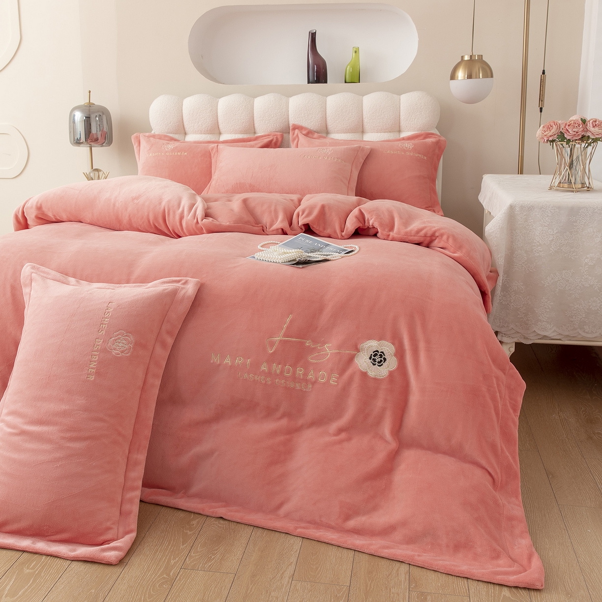 91家纺网 家纺一手货源 找家纺 贝尔 格调系列纯色高克重 牛奶绒宽边刺绣四件套（赠送拎袋） 胭脂粉