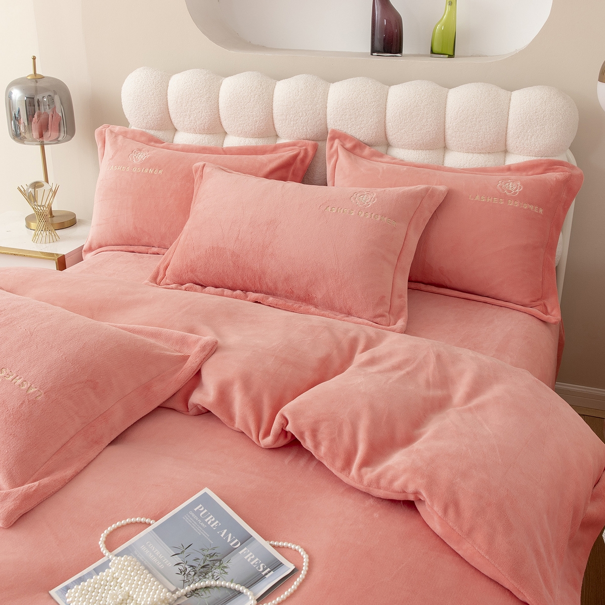 91家纺网 家纺一手货源 找家纺 贝尔 格调系列纯色高克重 牛奶绒宽边刺绣四件套（赠送拎袋） 胭脂粉