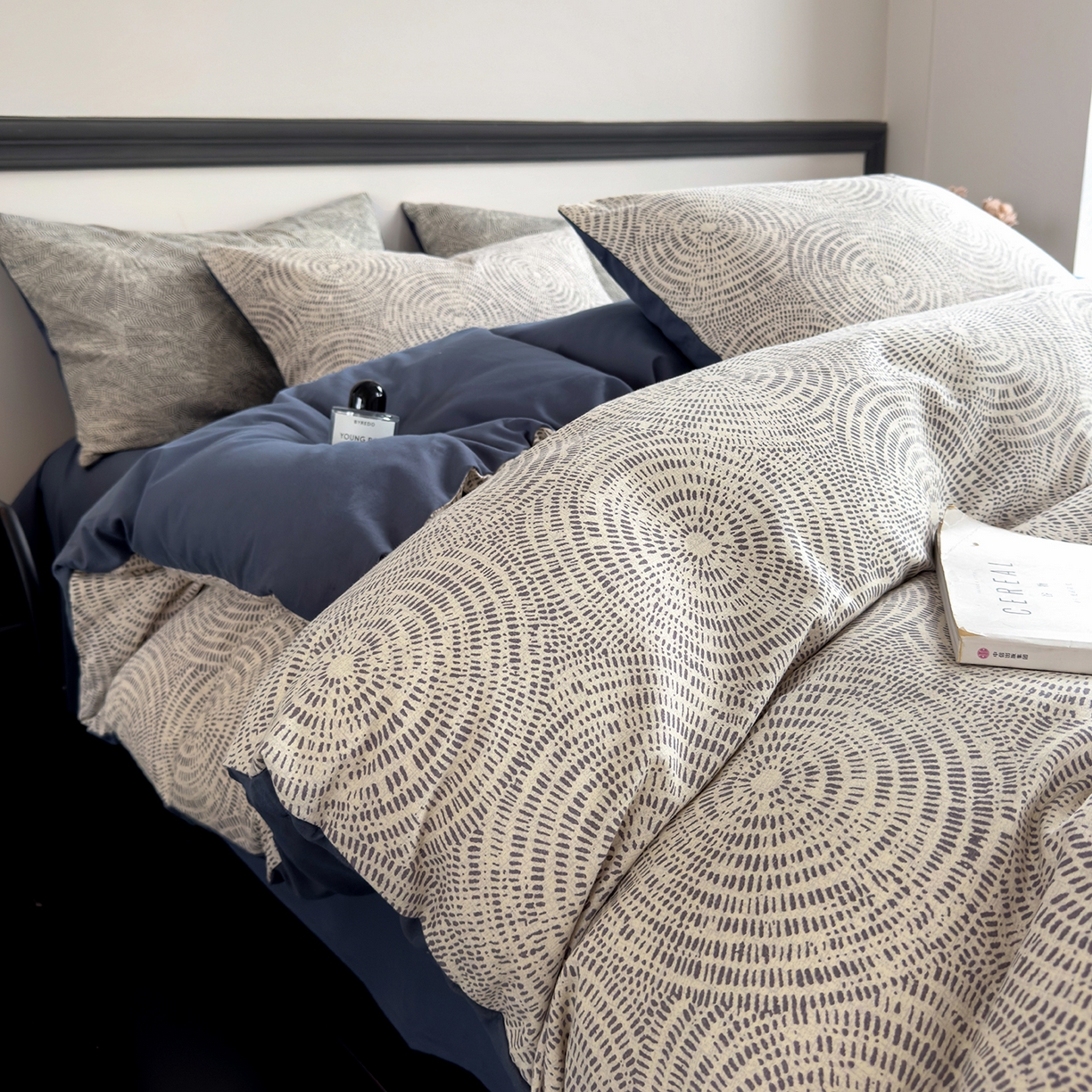 91家纺网 家纺一手货源 找家纺 红淳家纺 2025新款全棉加厚磨毛四件套 韵律-蓝