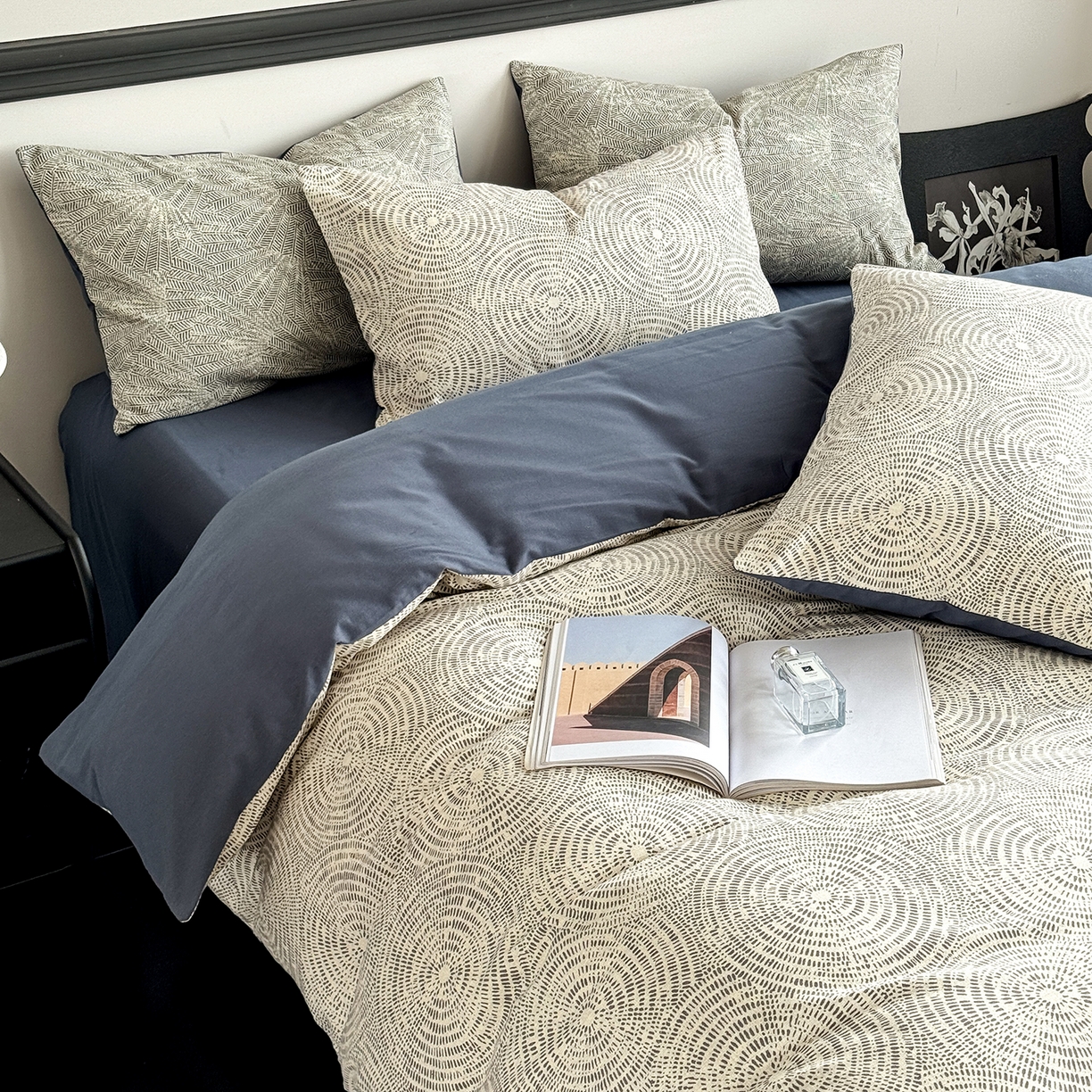 91家纺网 家纺一手货源 找家纺 红淳家纺 2025新款全棉加厚磨毛四件套 韵律-蓝