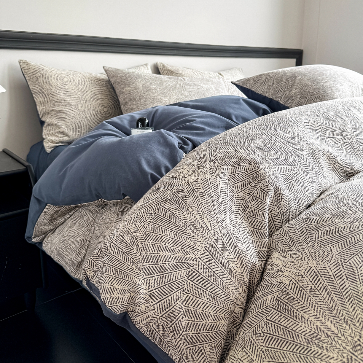 91家纺网 家纺一手货源 找家纺 红淳家纺 2025新款全棉加厚磨毛四件套 威廉-蓝