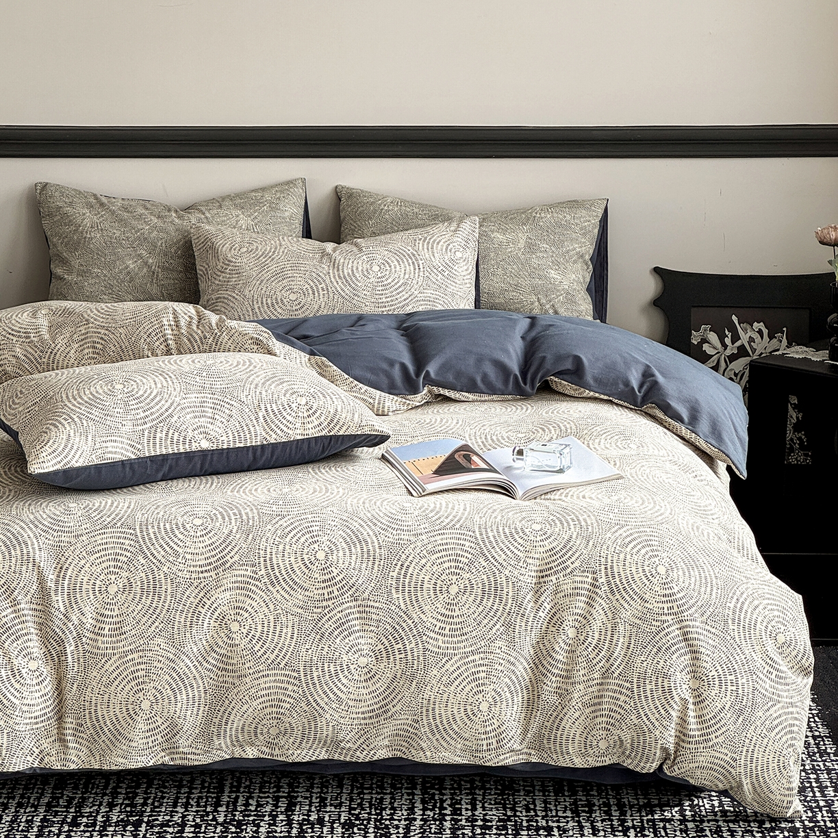 91家纺网 家纺一手货源 找家纺 红淳家纺 2025新款全棉加厚磨毛四件套 韵律-蓝