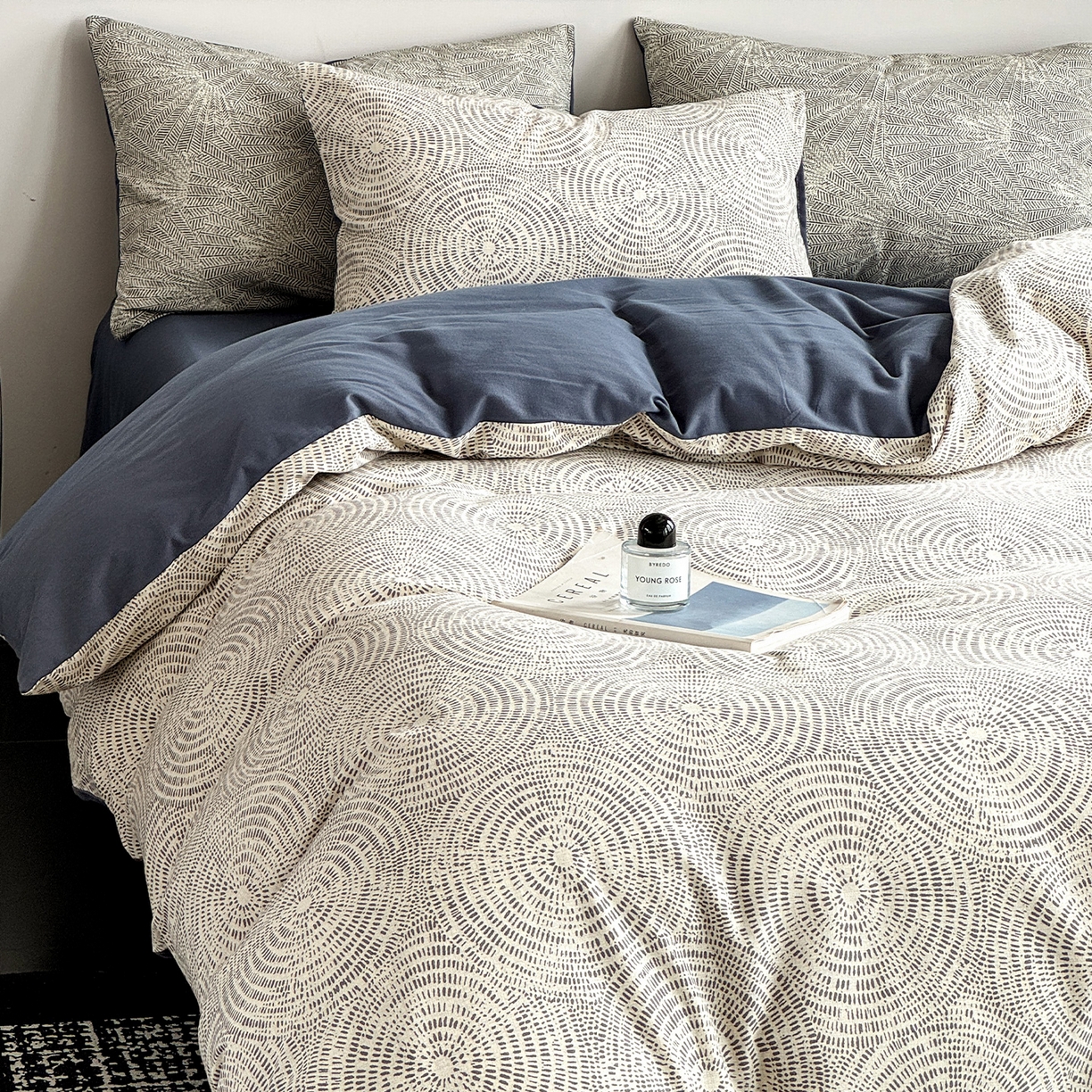 91家纺网 家纺一手货源 找家纺 红淳家纺 2025新款全棉加厚磨毛四件套 韵律-蓝