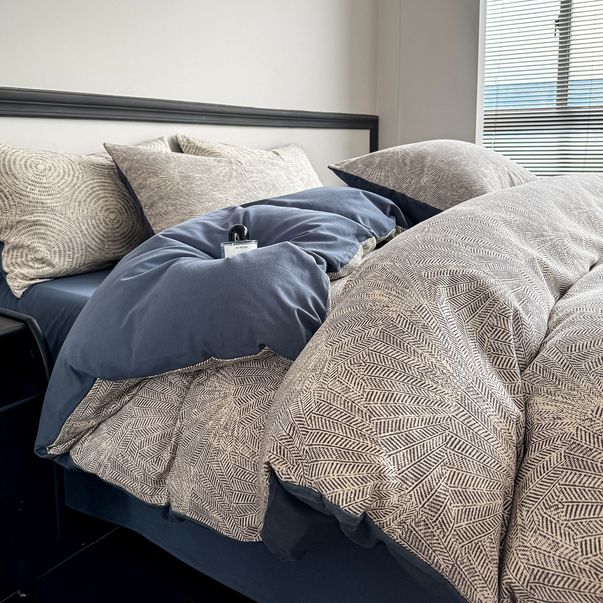 91家纺网 家纺一手货源 找家纺 红淳家纺 2025新款全棉加厚磨毛四件套 威廉-蓝