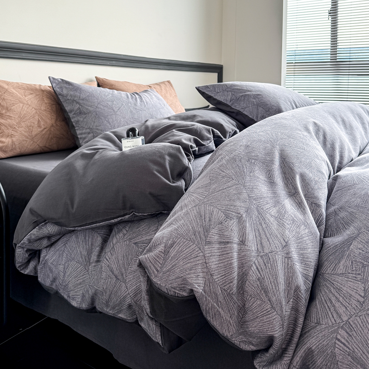 91家纺网 家纺一手货源 找家纺 红淳家纺 2025新款全棉加厚磨毛四件套 叶语-灰