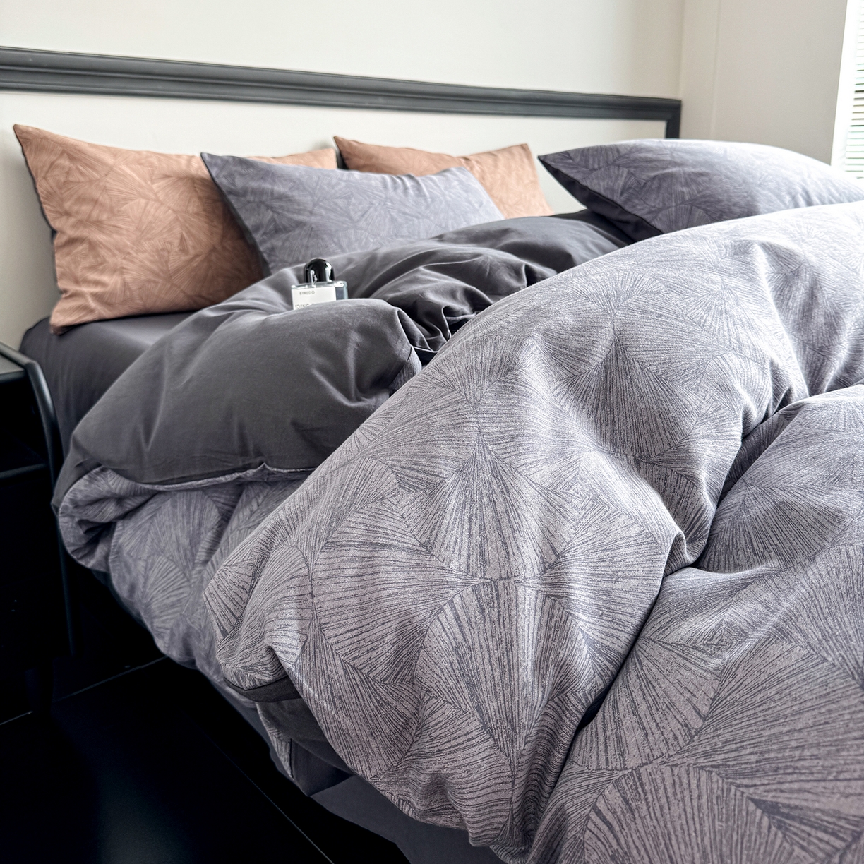 91家纺网 家纺一手货源 找家纺 红淳家纺 2025新款全棉加厚磨毛四件套 叶语-灰