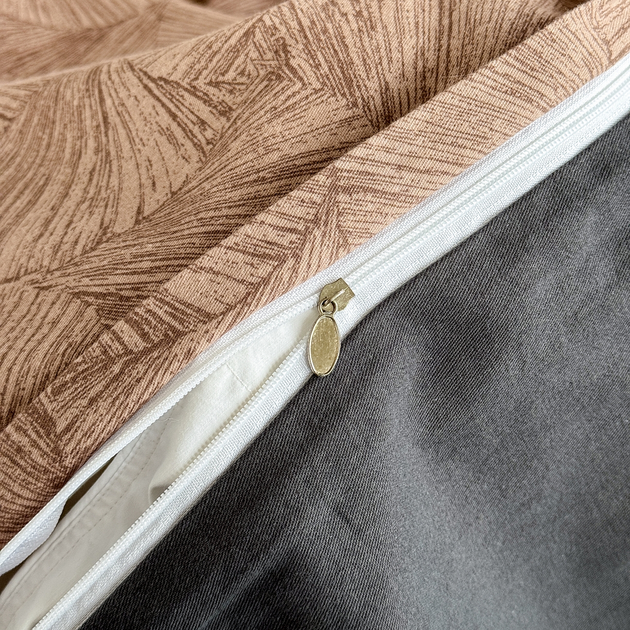 91家纺网 家纺一手货源 找家纺 红淳家纺 2025新款全棉加厚磨毛四件套 叶语-咖