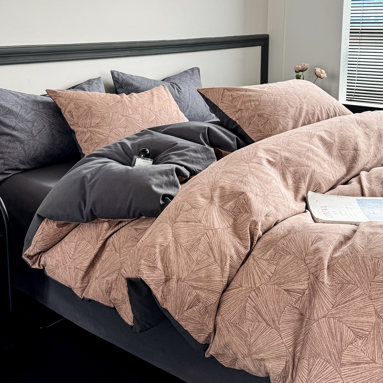 91家纺网 家纺一手货源 找家纺 红淳家纺 2025新款全棉加厚磨毛四件套 叶语-咖