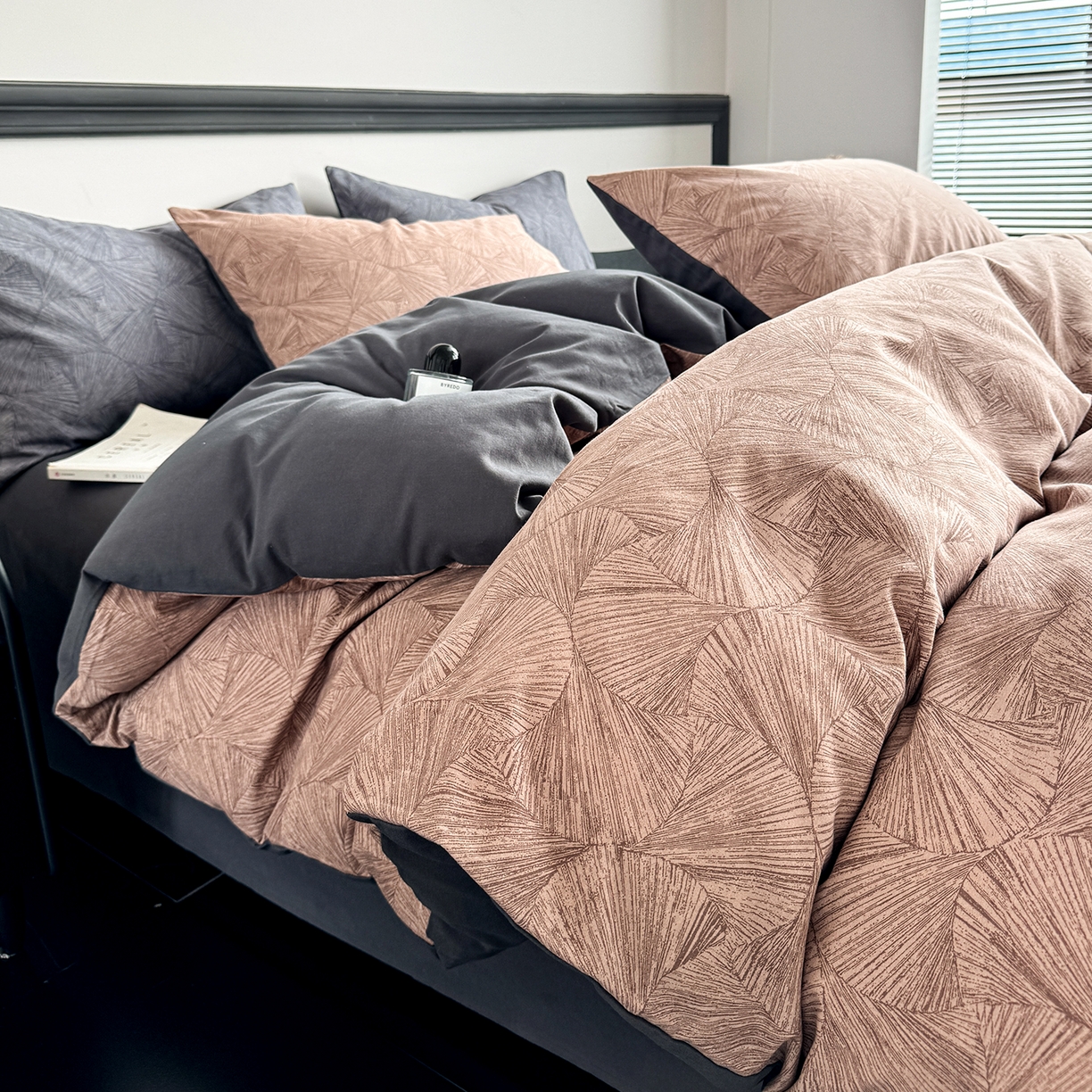 91家纺网 家纺一手货源 找家纺 红淳家纺 2025新款全棉加厚磨毛四件套 叶语-咖